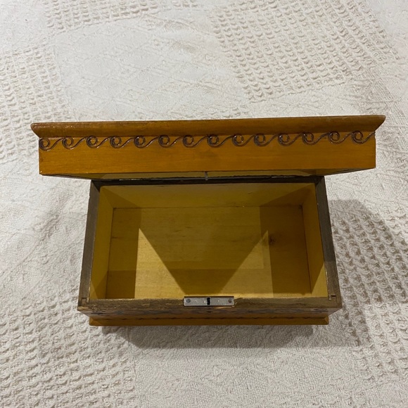 Vintage Jewelry Box 1955 - Picture 3 of 8